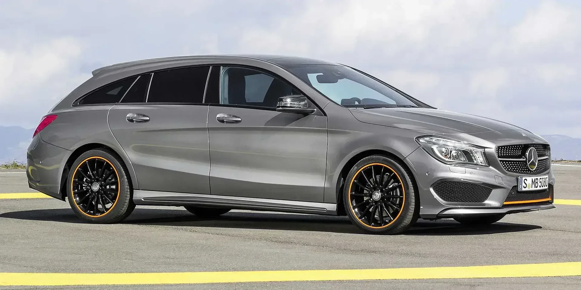 2015 Mercedes-Benz CLA photo 1