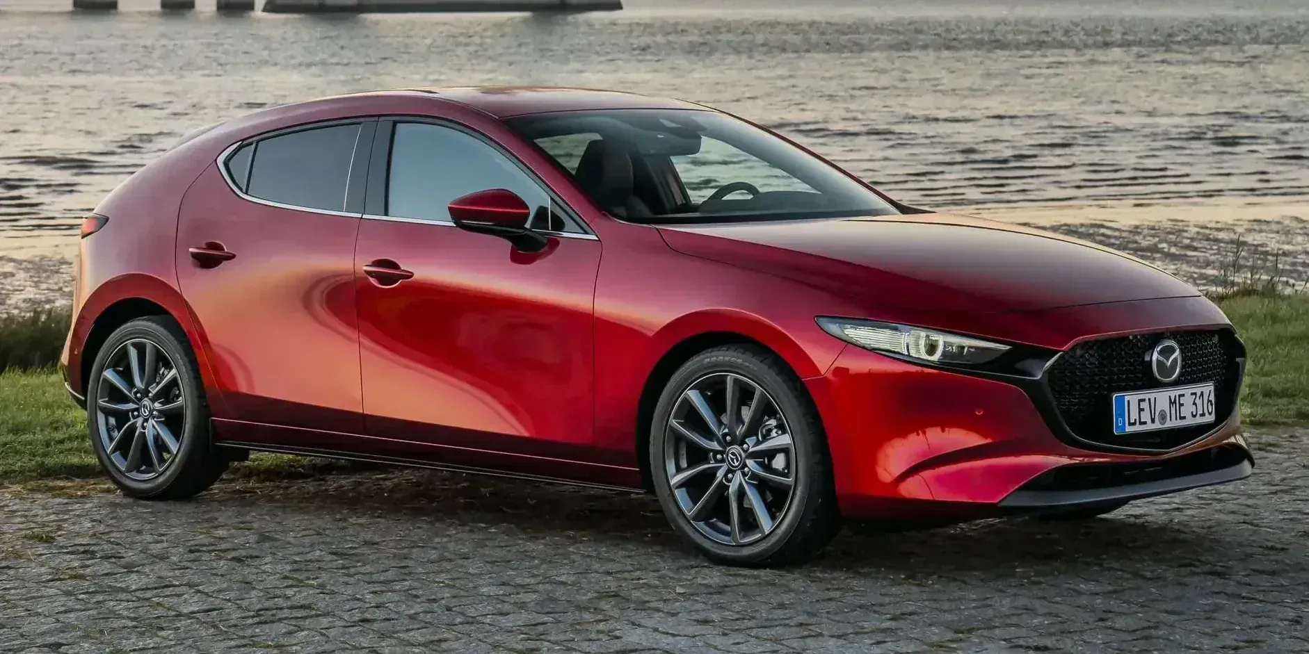 2020 Mazda 3 photo 1
