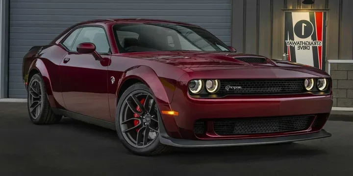 2015 Dodge 2015-dodge-challenger-srt-hellcat main image