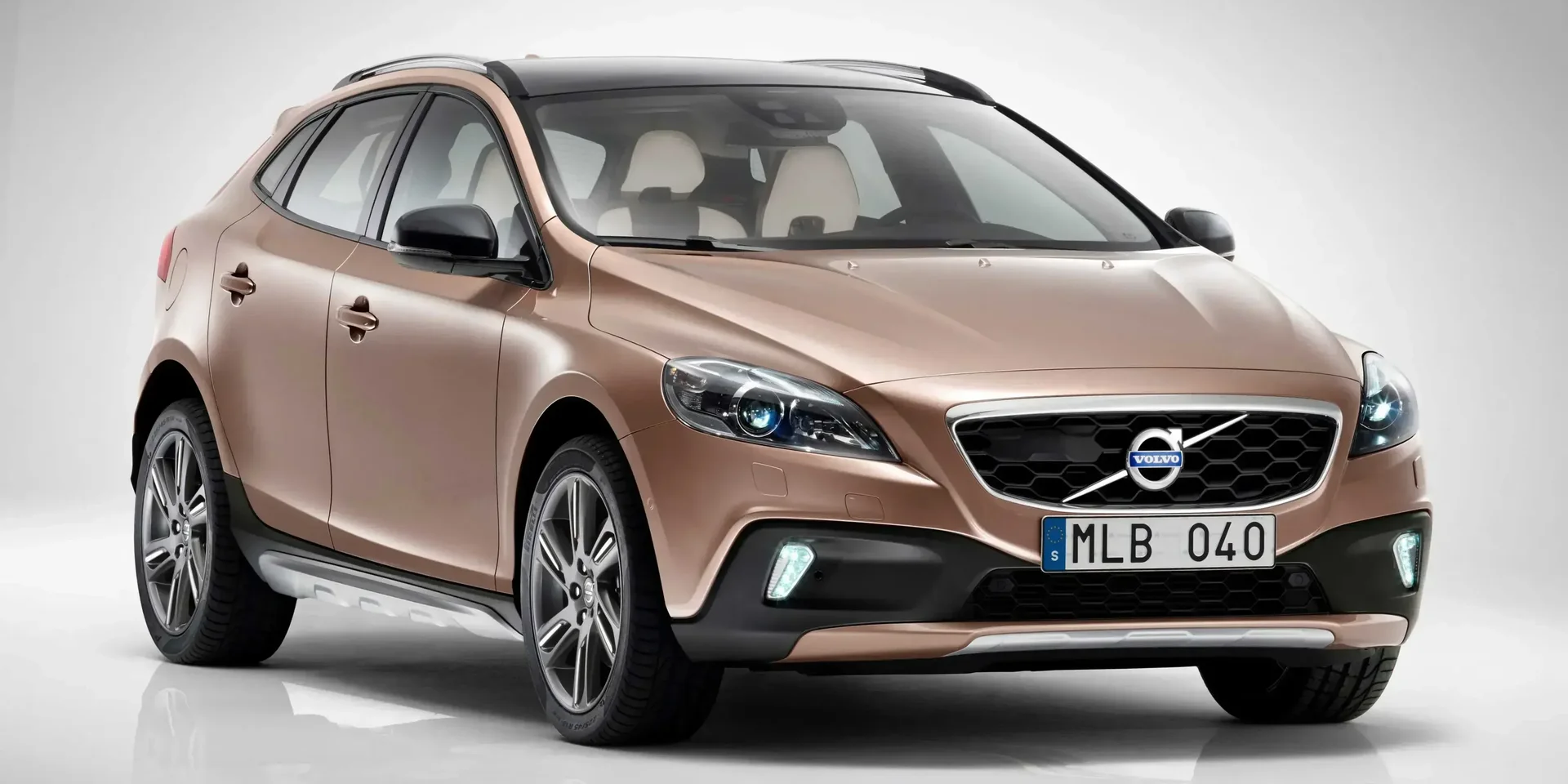 2016 Volvo V40 Cross Country photo 1