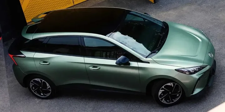 2022 MG 2022-mg-mulan-64-kwh-awd-single-speed main image
