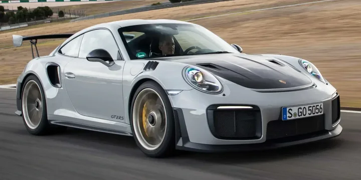 2018 Porsche 2018-porsche-911-gt2-rs main image