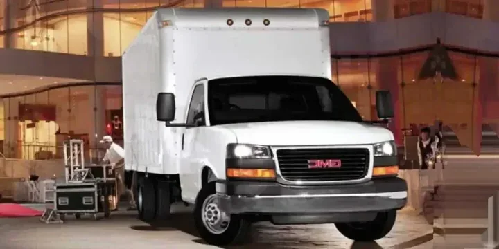 2010 GMC 2010-gmc-savana-g4500-cutaway-van-hydra-matic-6-speed main image