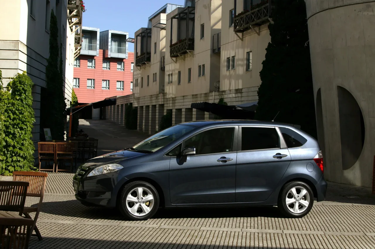 Exterior 3