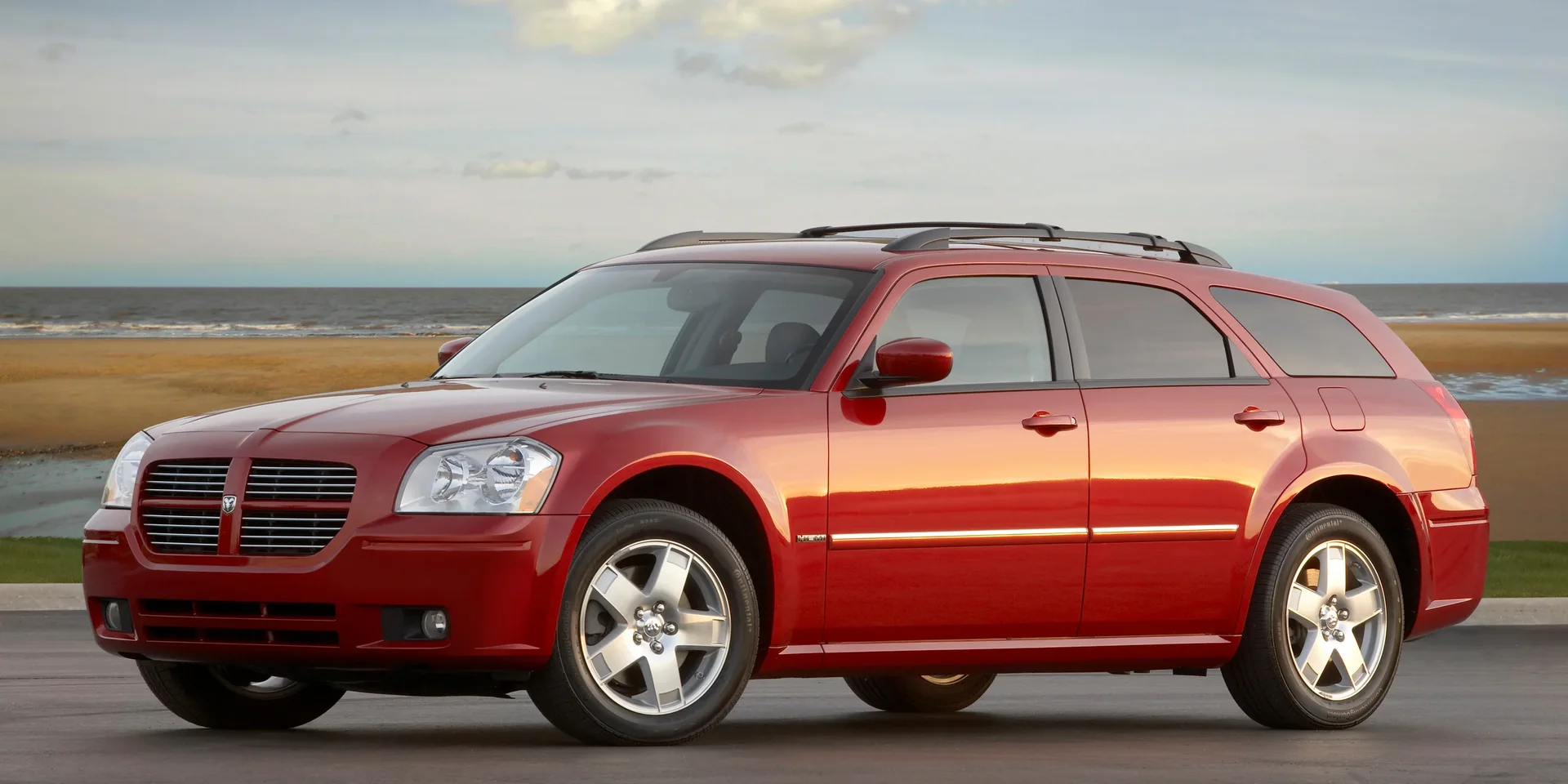 2005 Dodge Magnum photo 1