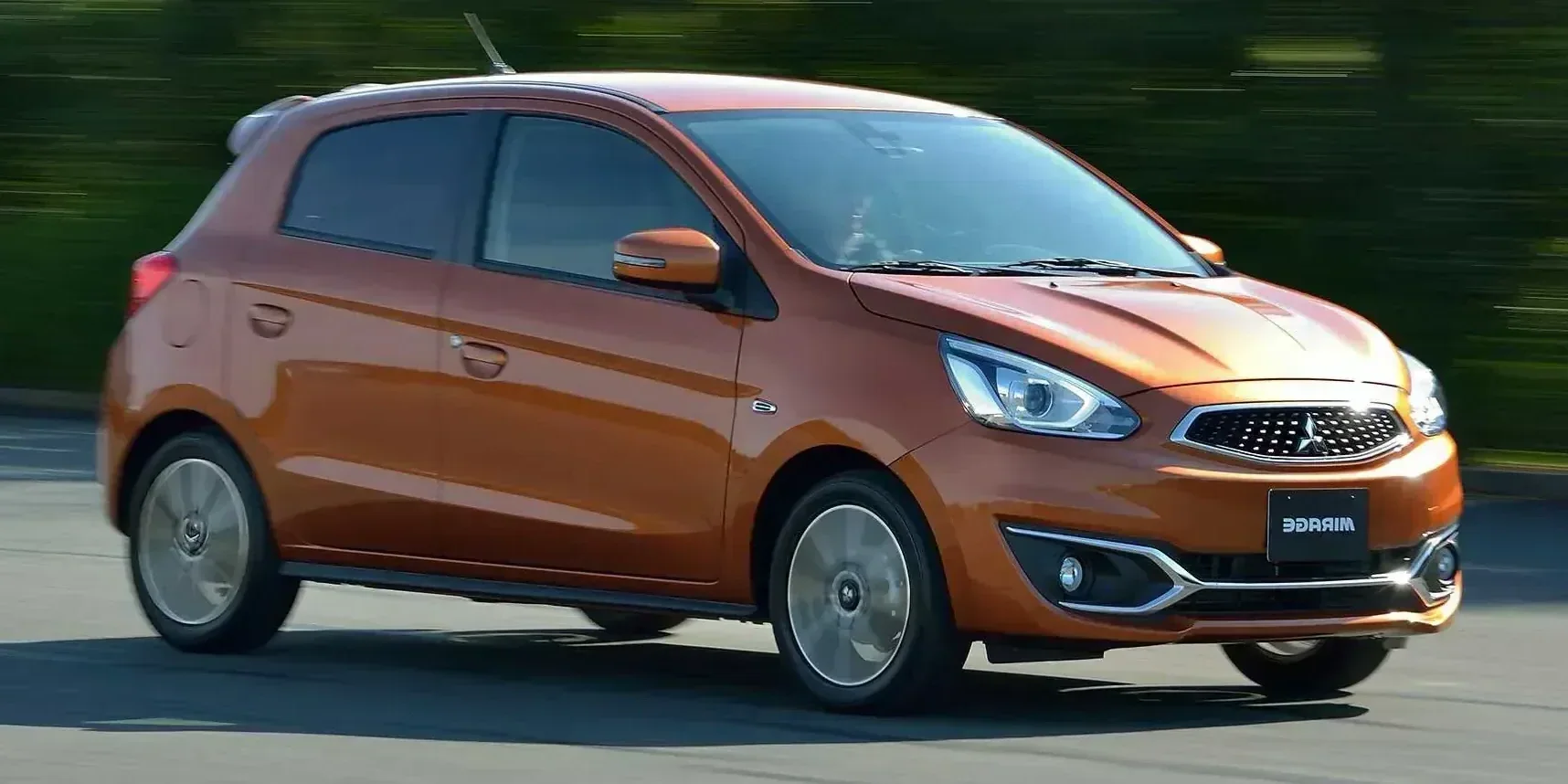 2020 Mitsubishi Mirage photo 1