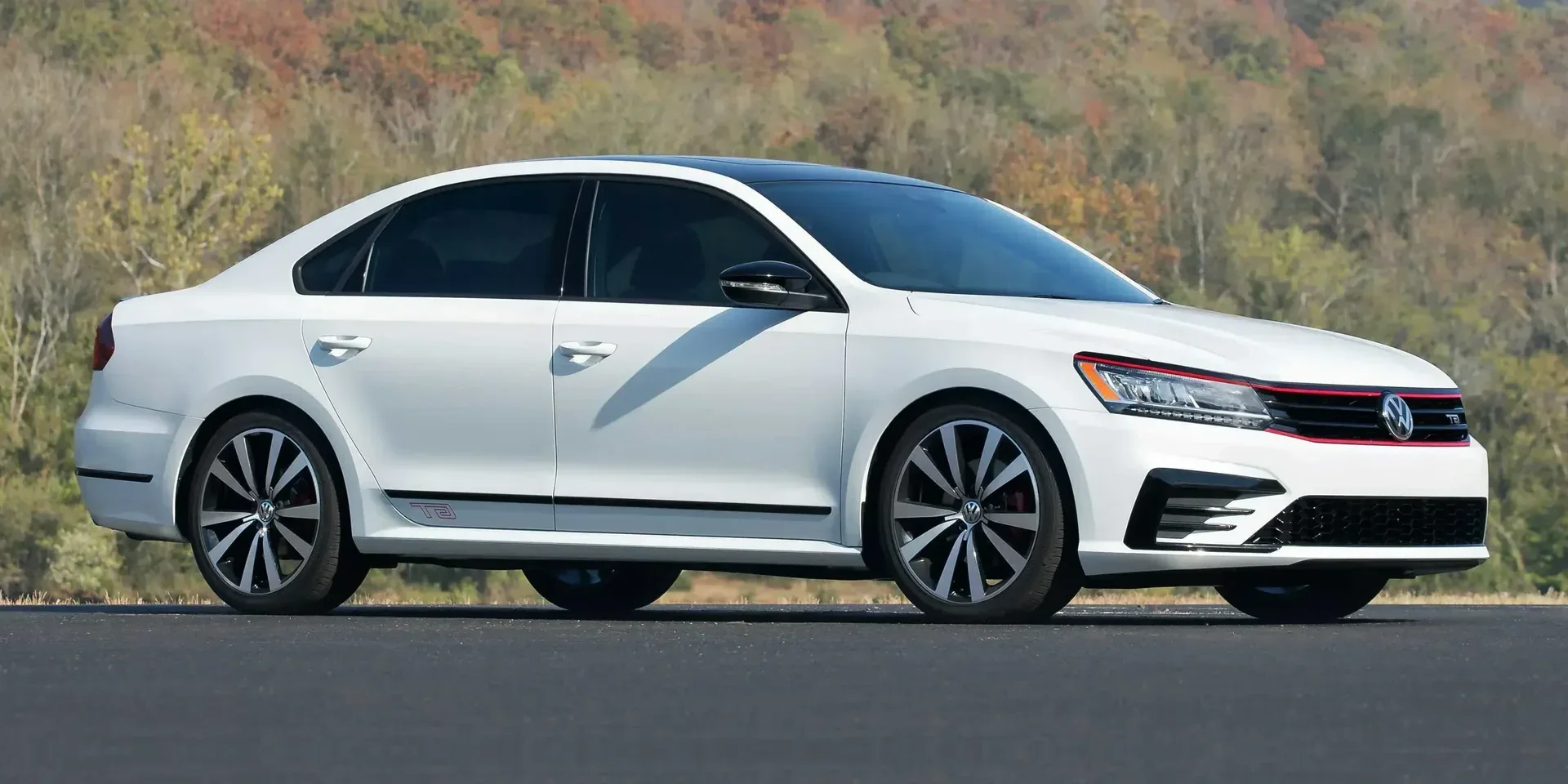 2017 Volkswagen Passat GT photo 1