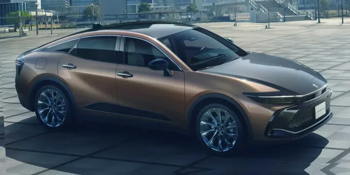 2022 Toyota 2022-toyota-crown-crossover-hybrid-e main image