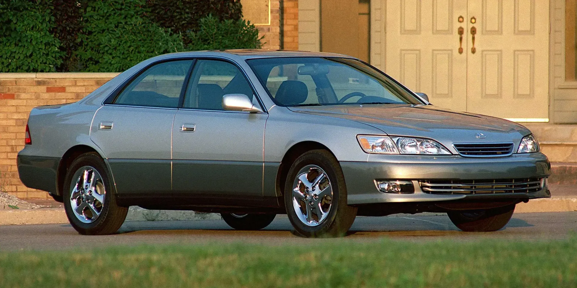 2000 Lexus ES photo 1