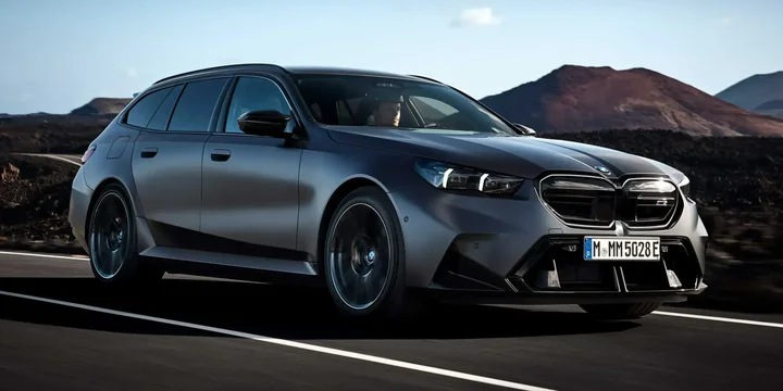 2025 BMW 2025-bmw-5-series-m5-touring-steptronic-8-speed main image