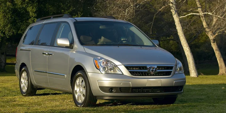 2006 Hyundai Entourage exterior main image