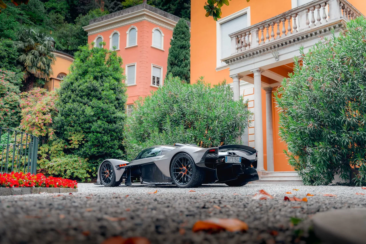 Exterior 3