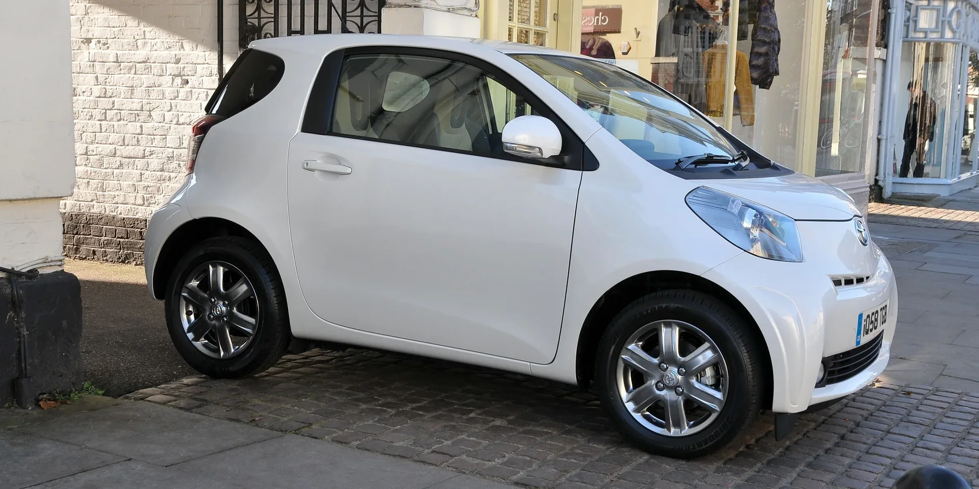 2008 Toyota iQ photo 1