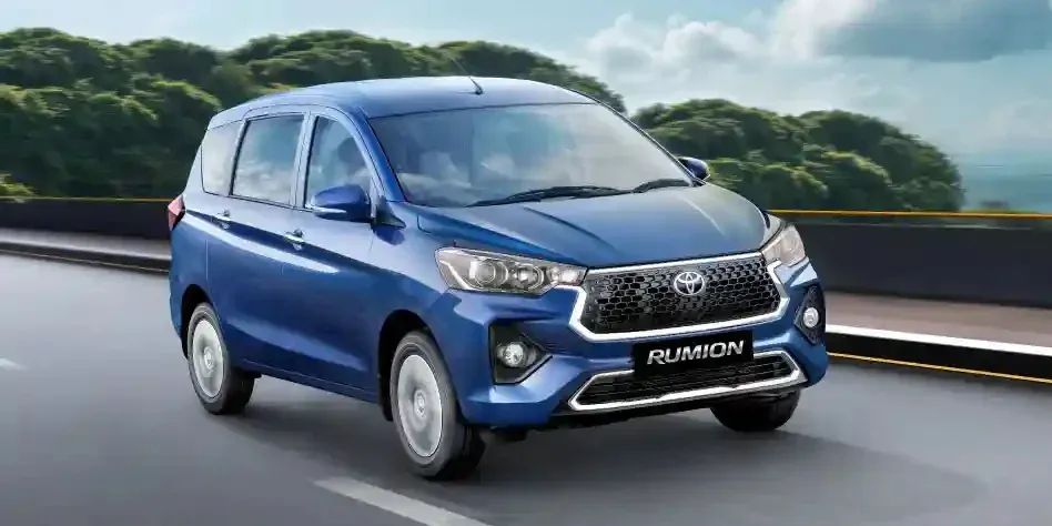2023 Toyota Rumion photo 1