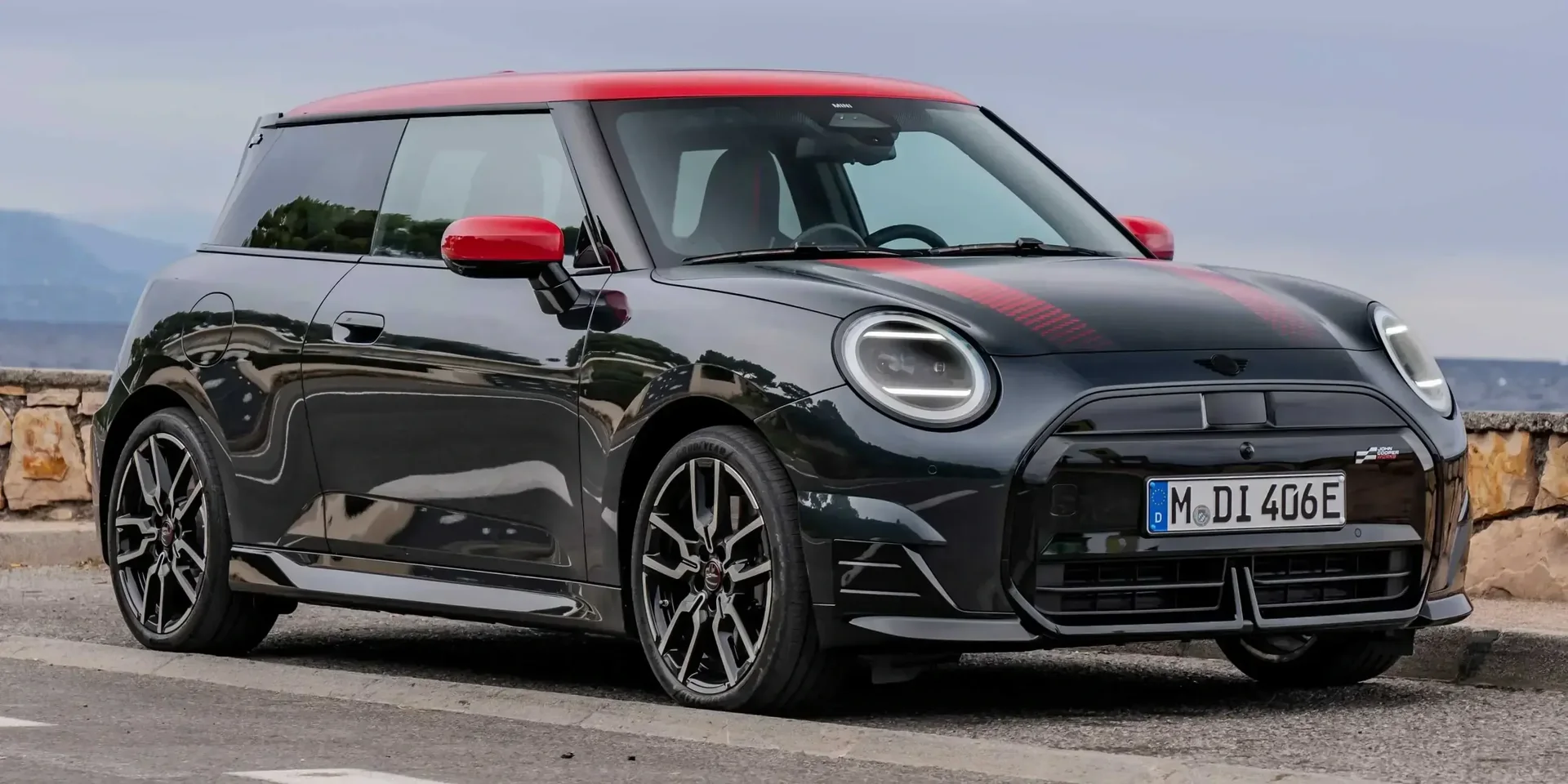 2024 Mini Cooper SE photo 1