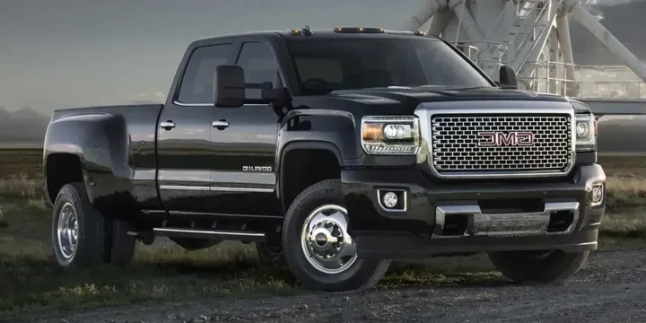 2015 GMC 2015-gmc-sierra-2500hd-3500hd-crew-cab main image
