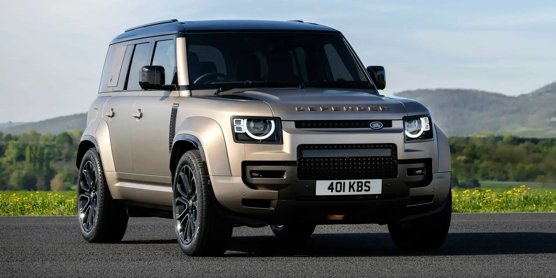 2025 Land Rover Defender Octa photo 1