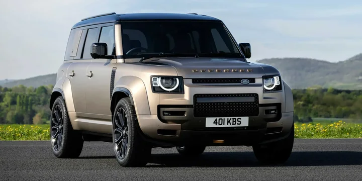 2025 Land Rover 2025-land-rover-defender-octa main image