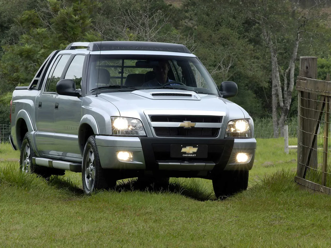 Exterior 4