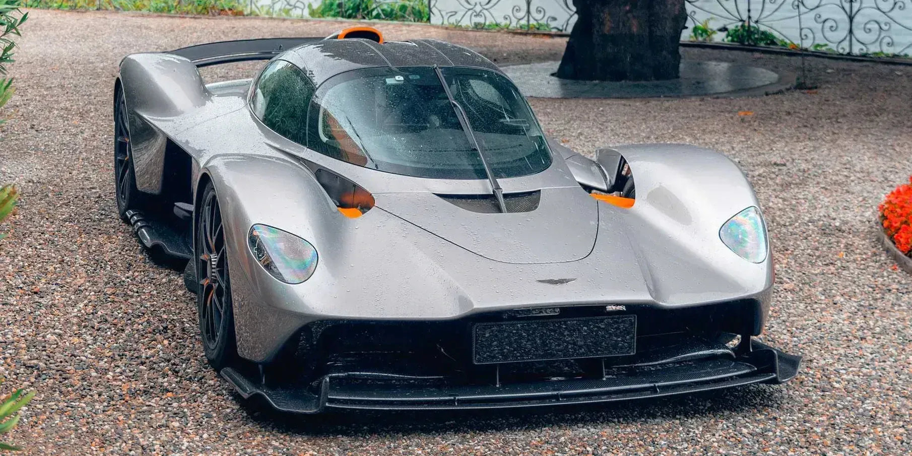 2022 Aston Martin Valkyrie photo 1