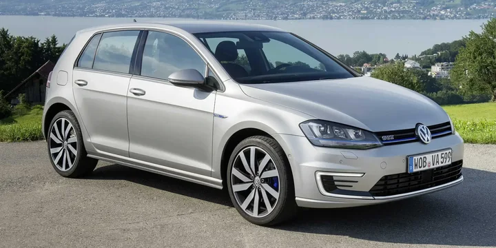 2015 Volkswagen 2015-volkswagen-golf-gte main image