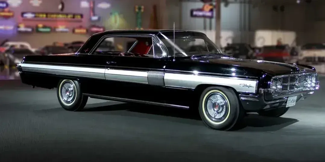 1962 Oldsmobile Starfire photo 1
