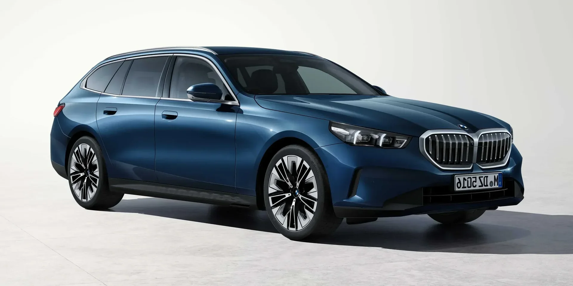 2024 BMW 5 Series photo 1