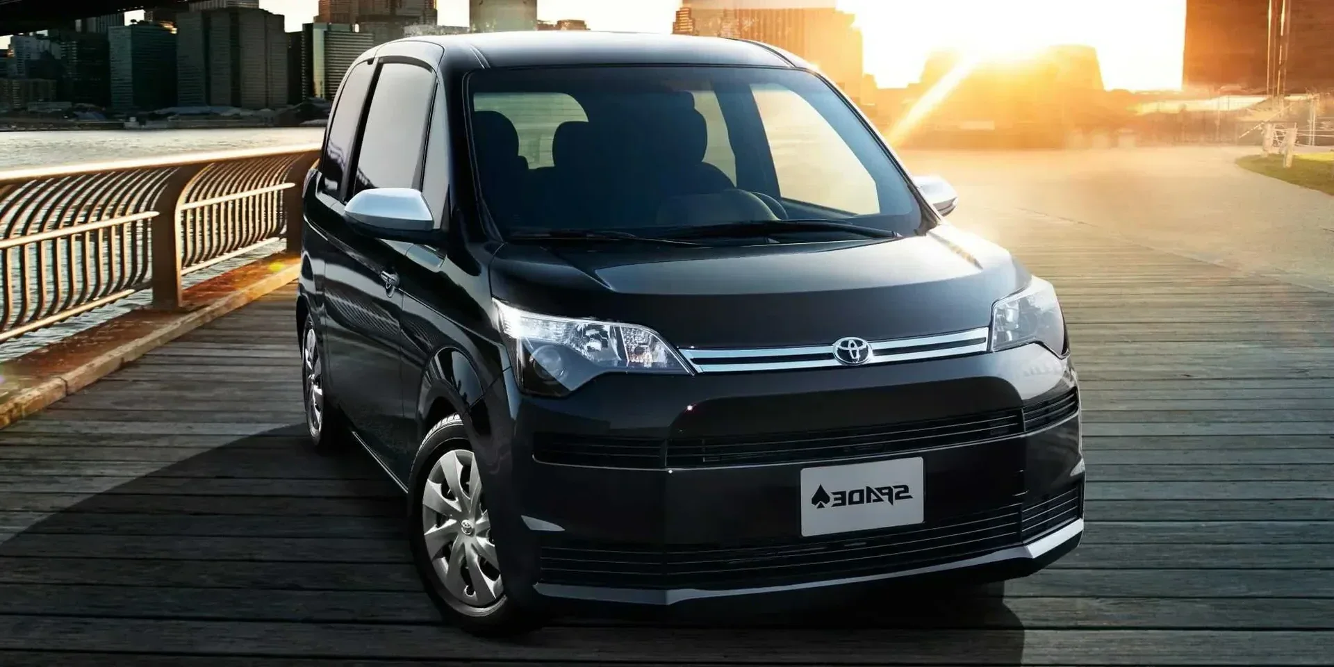 2015 Toyota Spade photo 1