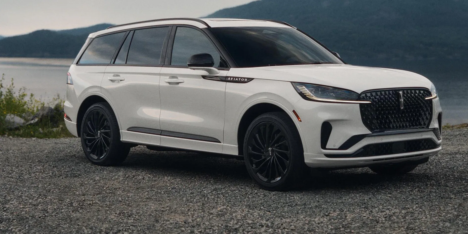 2025 Lincoln Aviator photo 1