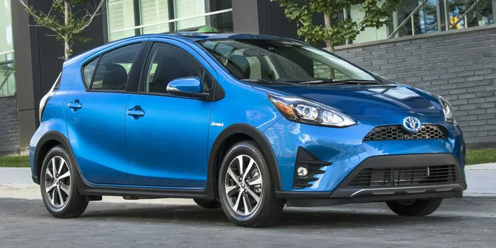 2018 Toyota 2018-toyota-prius-c-e main image