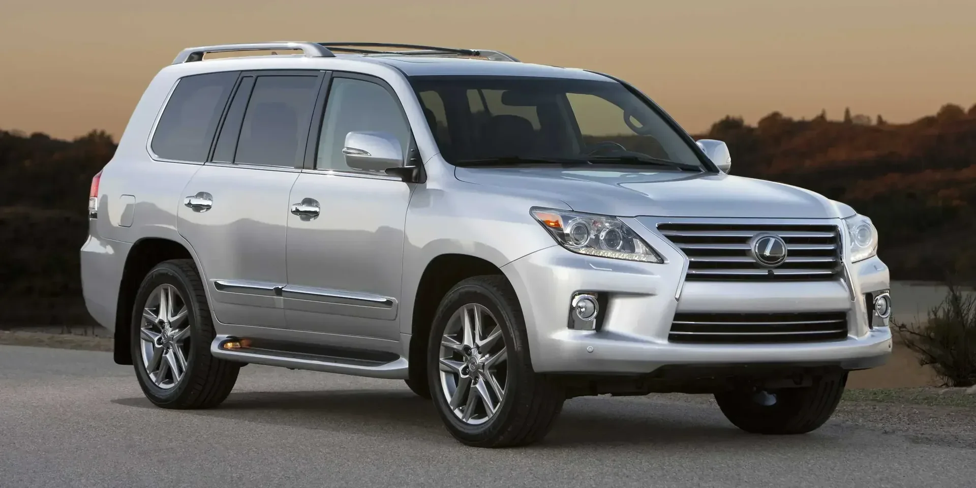 2013 Lexus LX photo 1