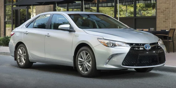 2015 Toyota 2015-toyota-camry-hybrid main image