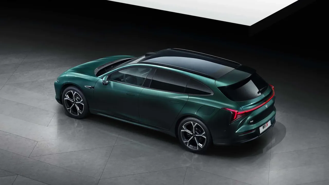Exterior 3