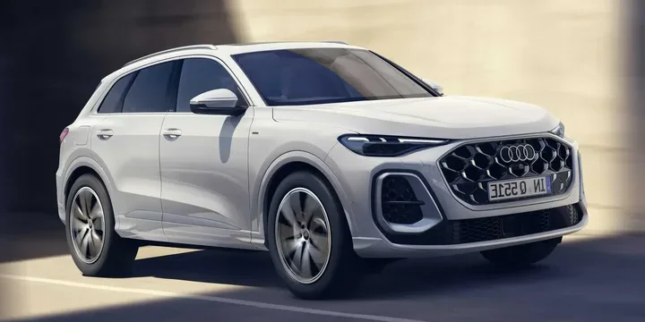 2025 Audi 2025-audi-q5-e-hybrid-quattro-s-tronic-7-speed-367ps-suv-135470924 main image