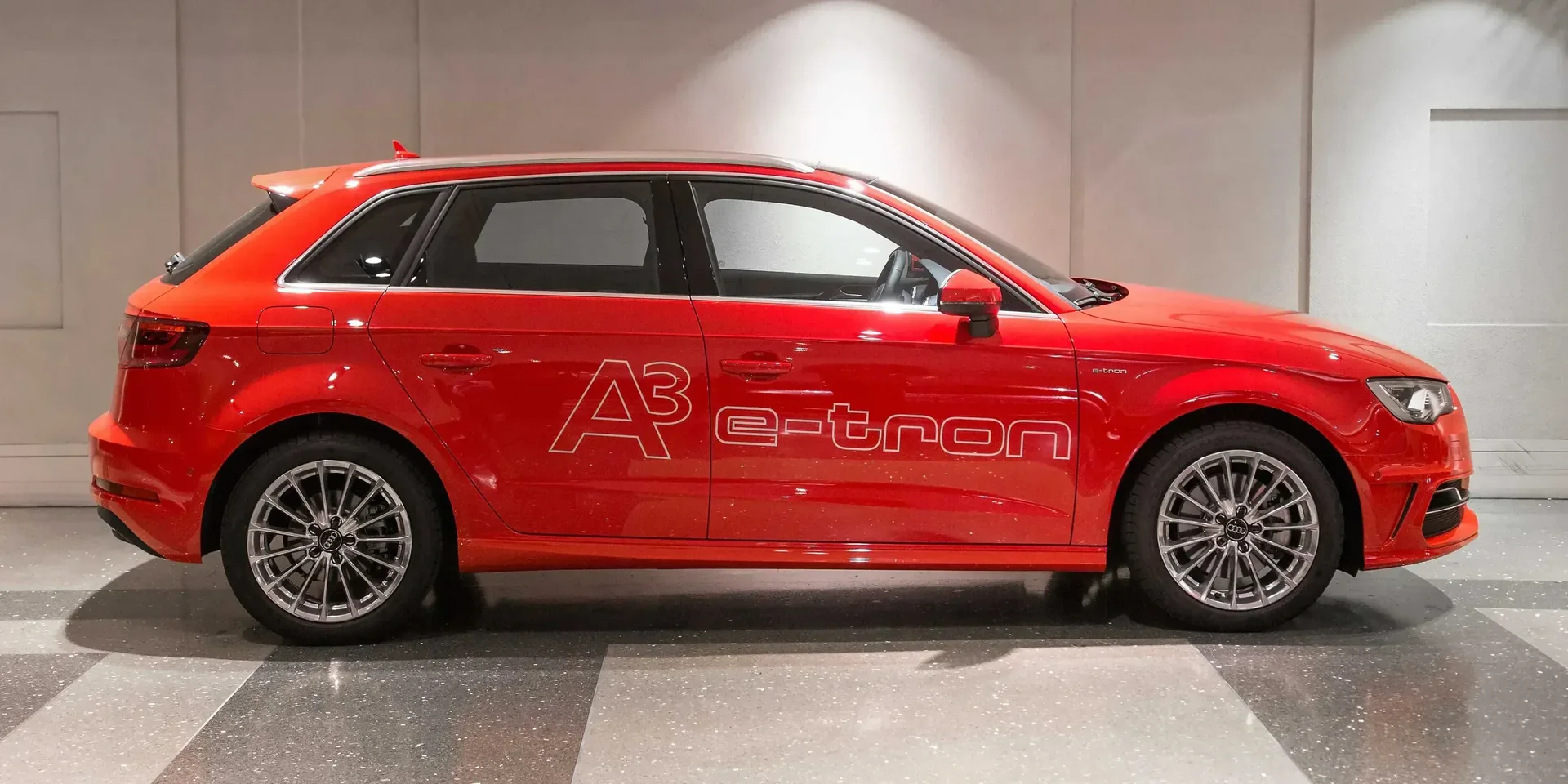 2016 Audi A3 e-Tron photo 1