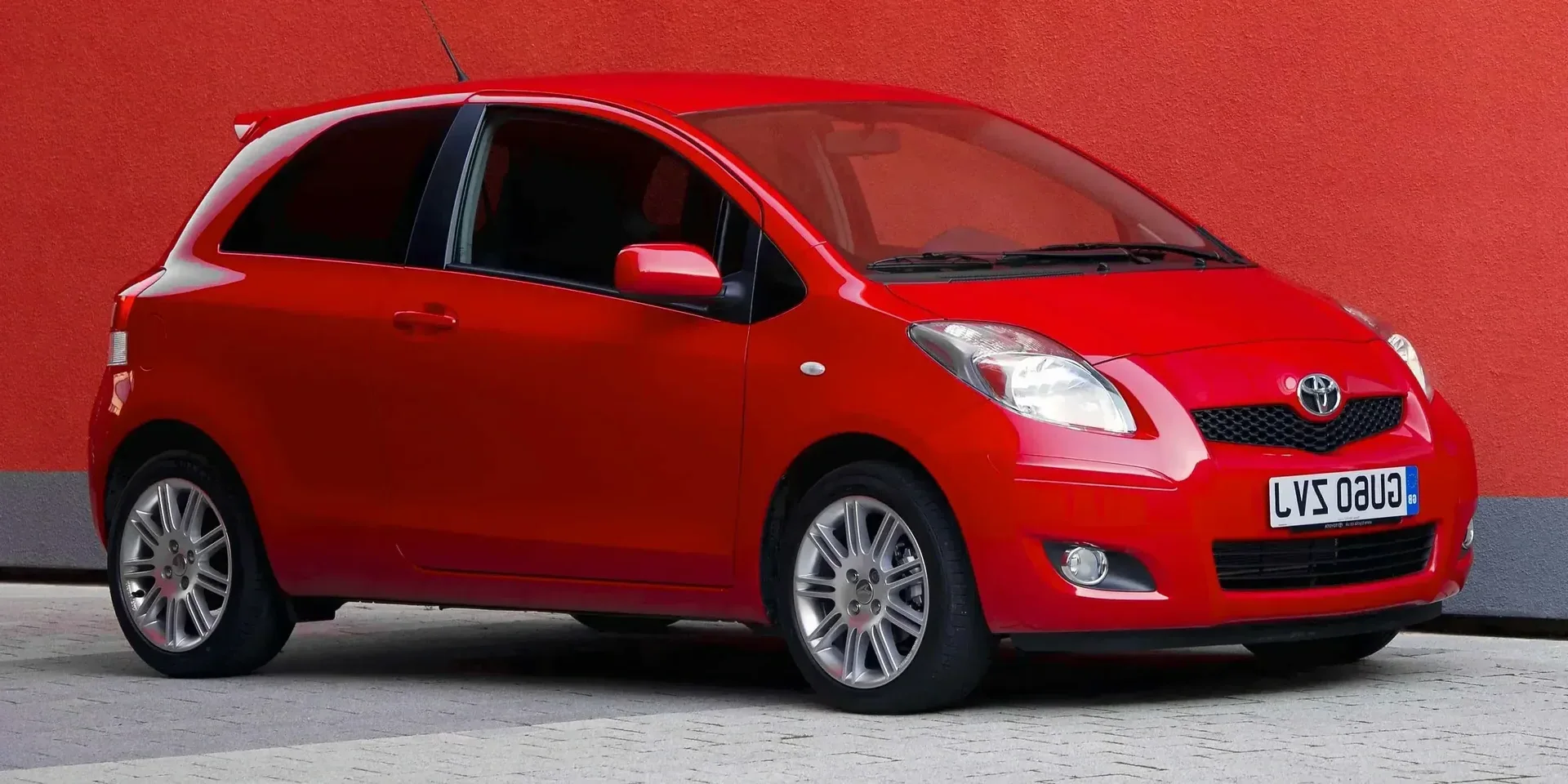 2010 Toyota Yaris photo 1