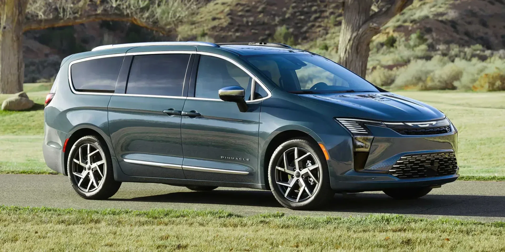 2027 Chrysler Pacifica photo 1