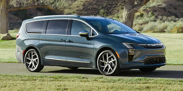 2027 Chrysler 2027-chrysler-pacifica-36-v6-awd-automatic main image