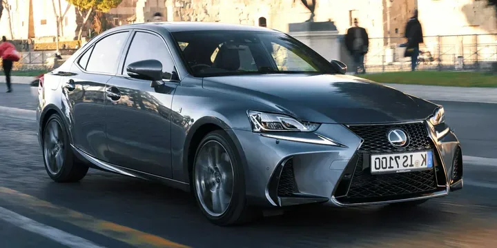 2017 Lexus 2017-lexus-is-200t main image