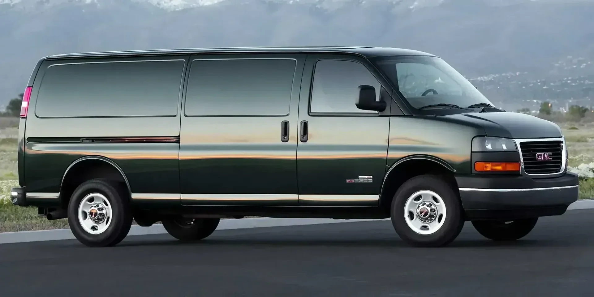 2016 GMC Savana G2500 photo 1