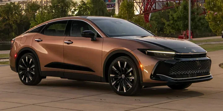 2023 Toyota 2023-toyota-crown-crossover-hybrid-max-direct-shift-6-speed main image