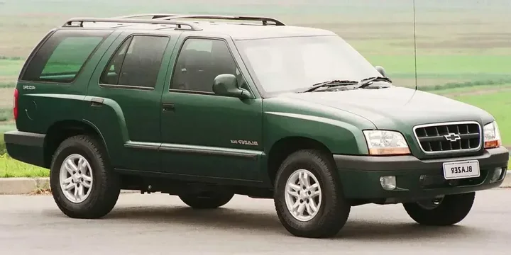 2002 Chevrolet 2002-chevrolet-blazer-1st-generation-1st-facelift-43-v6-4x4-automatic-4-speed main image