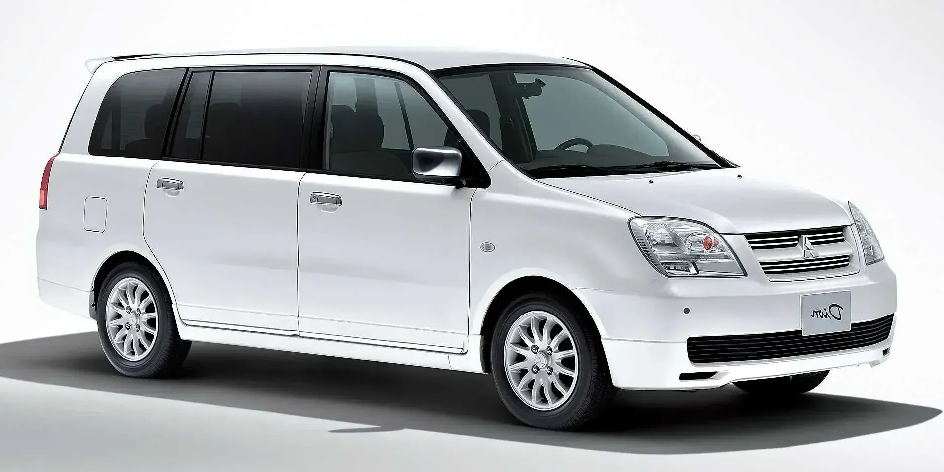 2006 Mitsubishi Dion photo 1