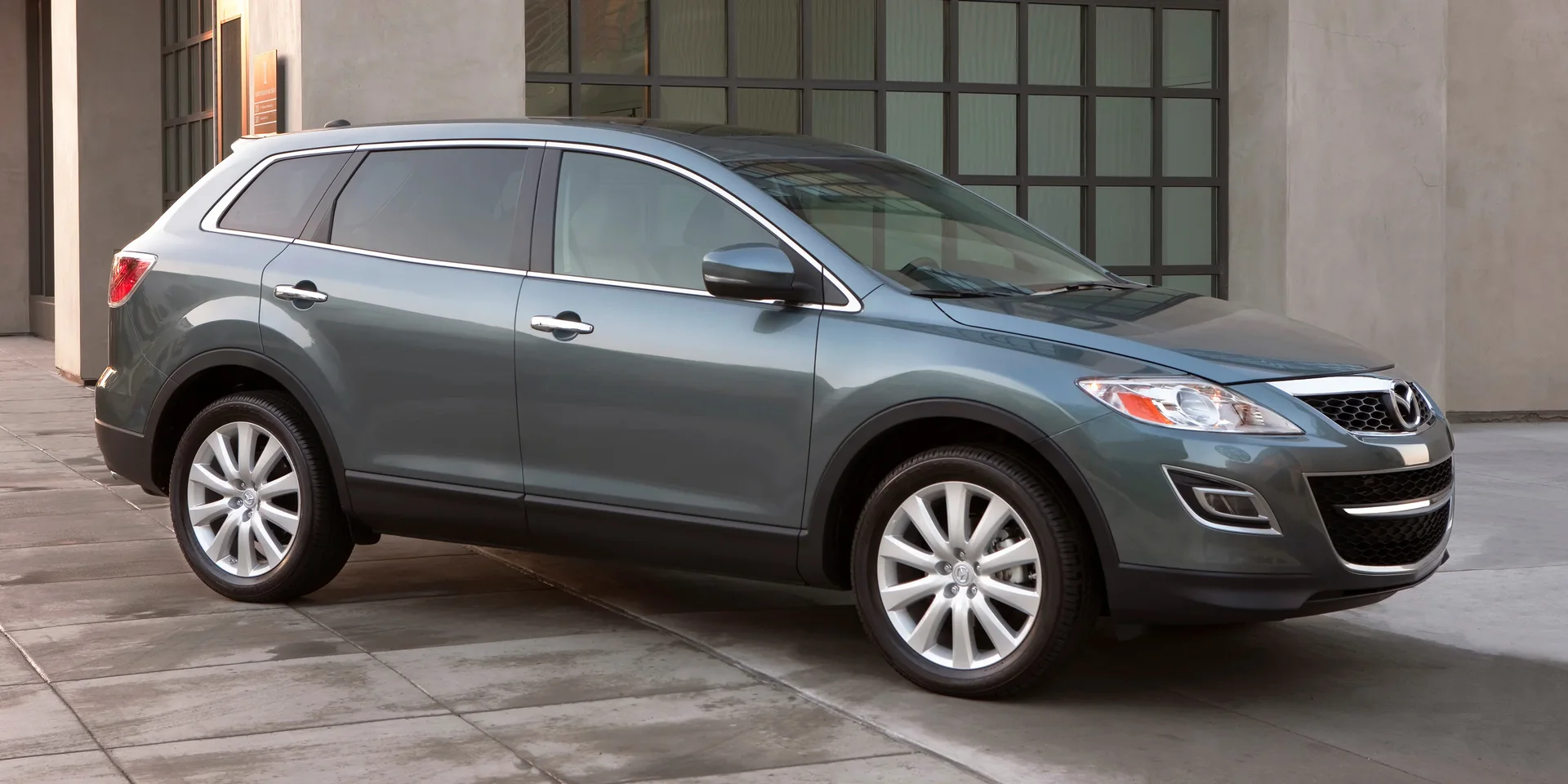 2010 Mazda CX-9 photo 1