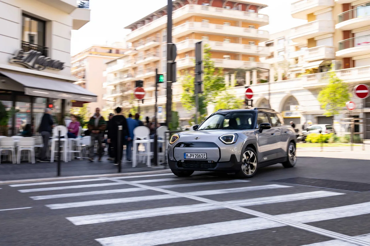 Exterior 25