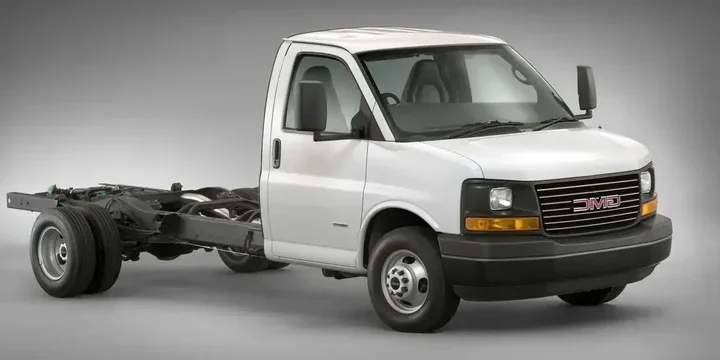 2011 GMC 2011-gmc-savana-g4500-cutaway-van-hydra-matic-6-speed main image