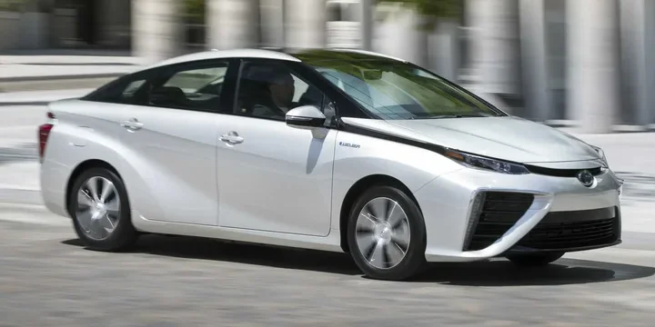 2015 Toyota 2015-toyota-mirai-generation-jpd10-fuelcell-single-speed-154ps-2015-2020 main image