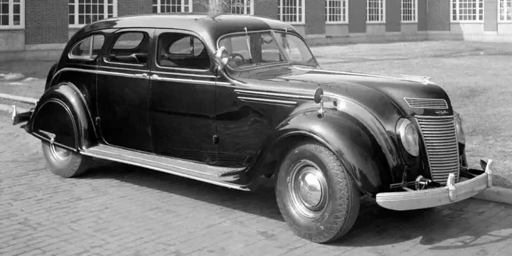 1937 Chrysler 1937-chrysler-airflow-sedan-sedan-53-manual-132hp-1937-3-speed main image