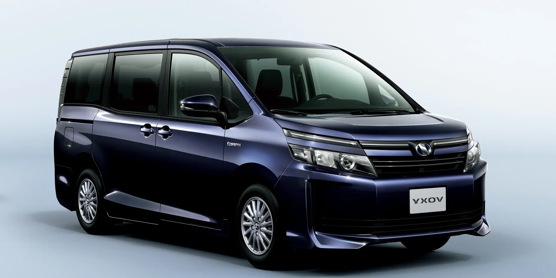 2017 Toyota Voxy photo 1