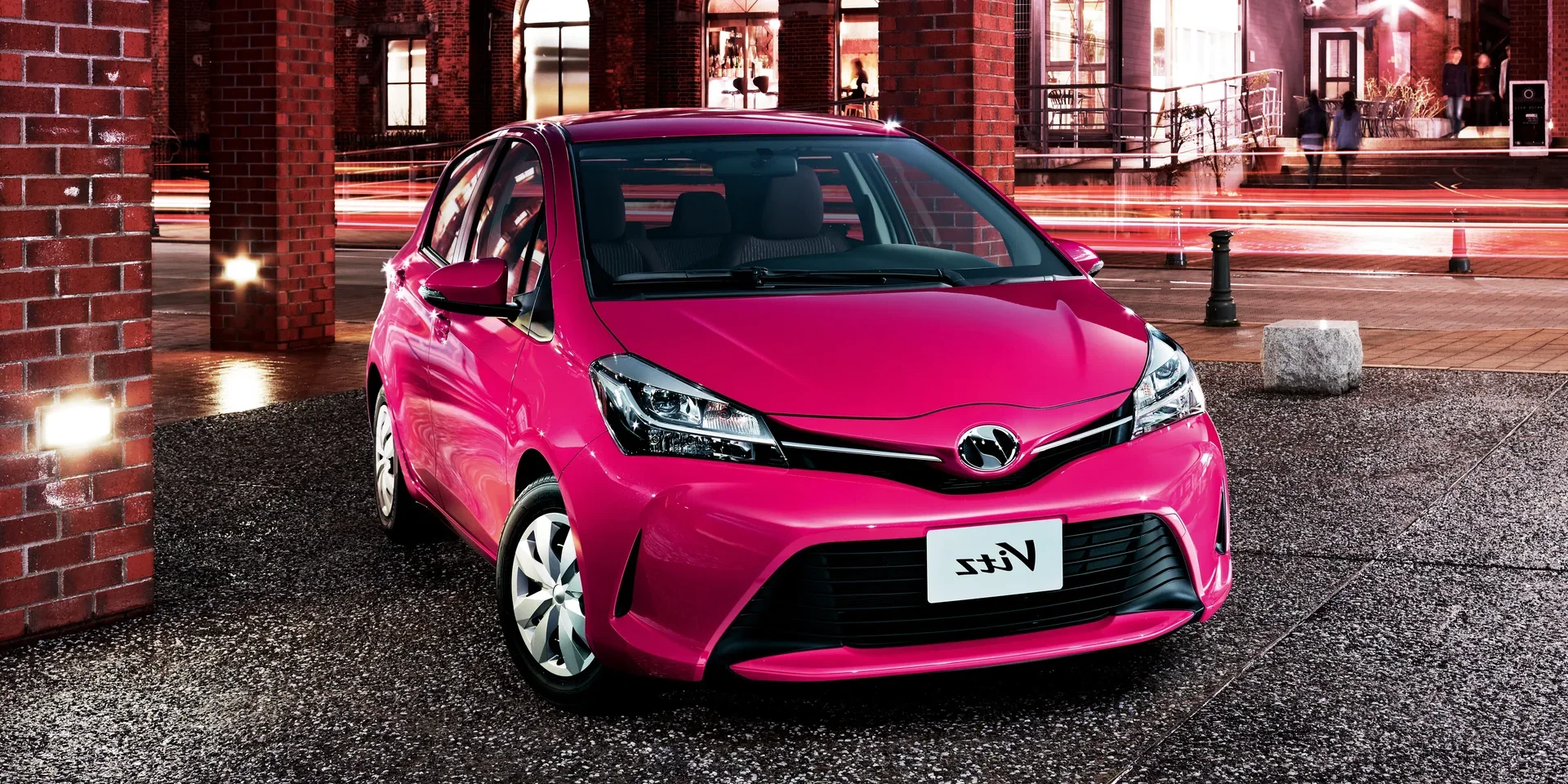 2017 Toyota Vitz photo 1